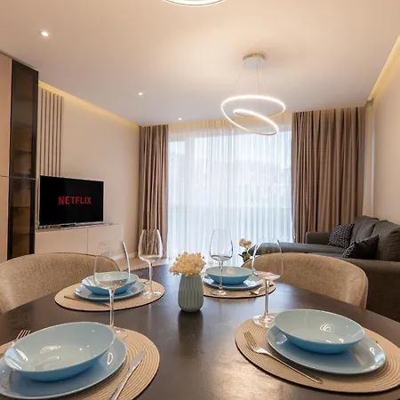 аpartment In Complex Panorama Park,free Parking Апартаменты